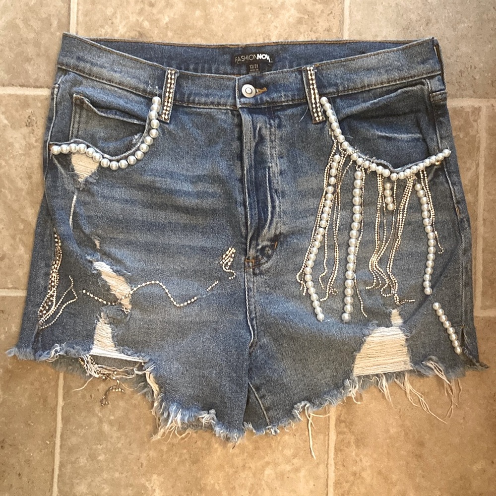 Denim shorts w/pearl & rhinestone